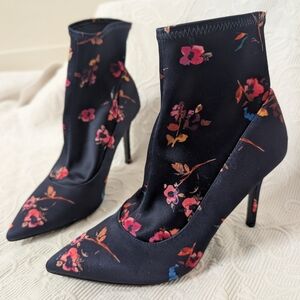 Gianni Bini Navy Blue Floral Pointed-Toe Sock Booties Heels | Size 7 | NWOB